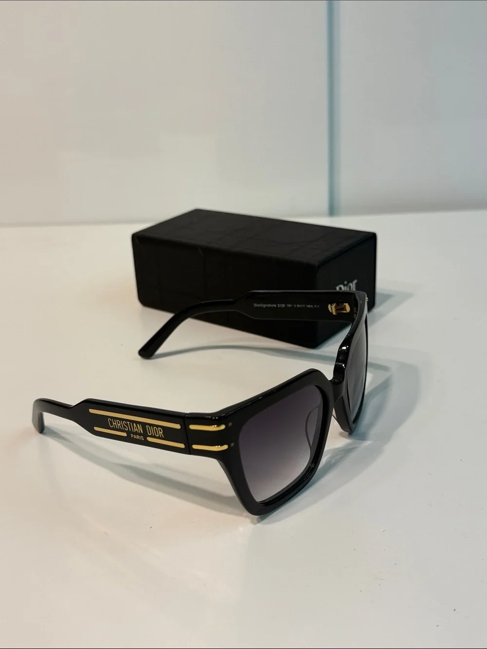 Like new Dior DiorSignature S10F Sunglasses women’s Dior shades